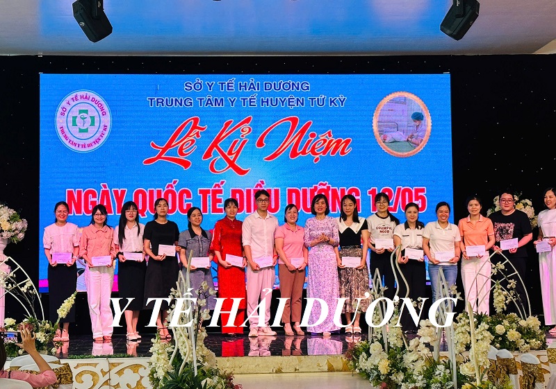 Trung tâm Y tế huyện Tứ Kỳ: Cống hiến của điều dưỡng tạo sự phát triển chung của đơn vị. Trung tâm Y tế huyện Tứ Kỳ: Cống hiến của điều dưỡng tạo sự phát triển chung của đơn vị.